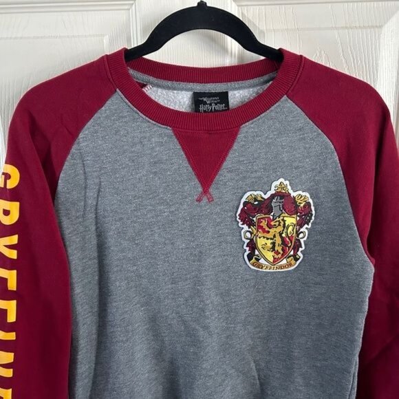 Harry Potter Universal Studios Gryffindor Pullover Sweater, Sz XS - Picture 2 of 13